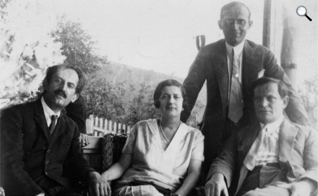 Babits Mihály, Tóth Annus, Tóth Árpád és Karinthy Frigyes, Esztergom, 1926 (Fotó: OSZK)