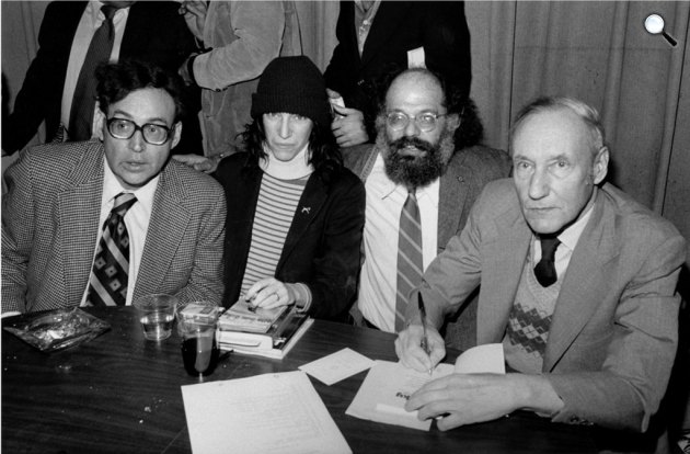 Carl Solomon, Patti Smith, Allen Ginsberg és William S. Burroughs, New York, 1977 (Fotó: Wikipédia)