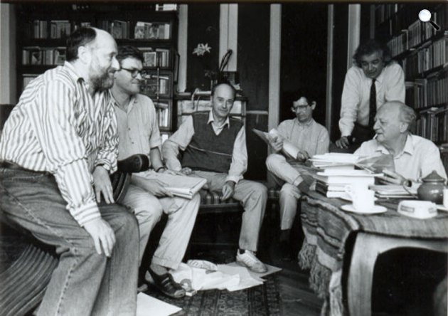 A Holmi szerkesztői 1994 szeptemberében. Balról Fodor Géza, Závada Pál, Domokos Mátyás, Várady Szabolcs, Radnóti Sándor és Réz Pál (Fotó: Szilágyi Lenke/Litera)