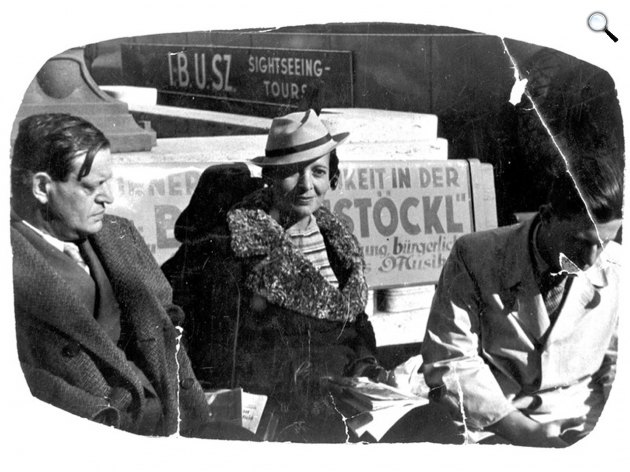Karinthy Frigyes, Karinthyné Böhm Aranka és Karinthy Ferenc (Cini), 1936 (Fotó: PIM/europeana.eu)