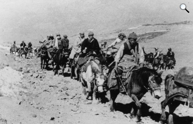 A dalai láma, Tendzin Gyaco menekülése Tibetből,  1959 (Fotó: tibetmuseum.org)