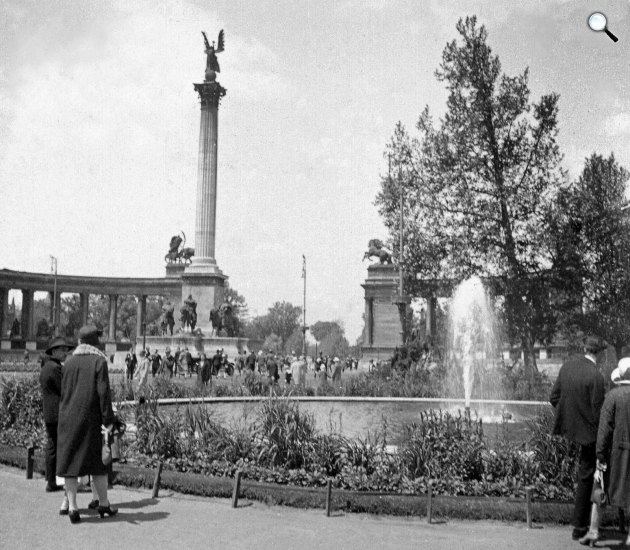 Millenniumi emlékmű a későbbi Hősök terén, a Hét vezér-szoborcsoporttal, Budapest, 1930 (Fotó: Fortepan)