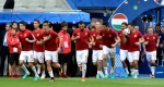 A magyar válogatott, középen (b3) Dzsuzsák Balázs 2016. június 14-én a franciaországi labdarúgó Európa-bajnokságon, a Bordeaux-i Stadionban az Ausztria - Magyarország mérkőzés előtt. (MTI Fotó: Illyés Tibor)