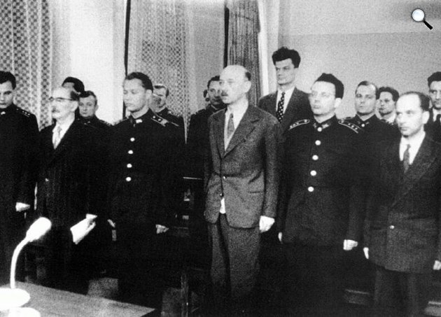 Ítélethirdetés Nagy Imre és társai perében, 1958. június (Fotó: Gerő András-Pető Iván: Befejezetlen szocializmus/OSZK)