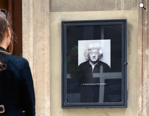 Esterházy Péter író emlékére rendezett felolvasóest a Petőfi Irodalmi Múzeumban (MTI Fotó: Kovács Tamás)