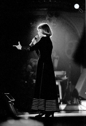Mireille Mathieu francia sanzonénes, Hamburg, 1971 (Fotó: Wikipédia)