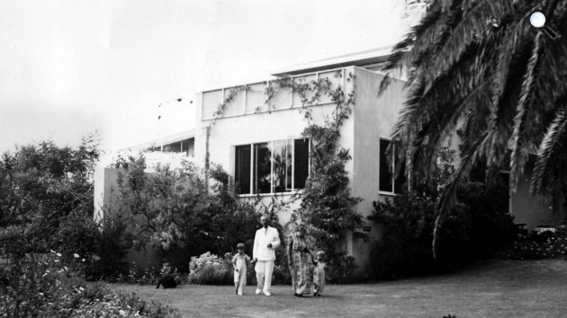 Thomas Mann Nobel-díjas író családjával otthon, Los Angeles, Pacific Palisades (Fotó: babelio.com)