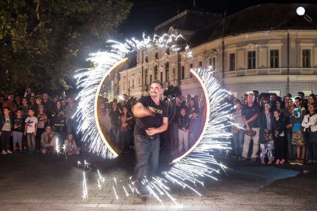 Tűzzsonglőr a 15. Vidor Fesztiválon, Nyíregyháza (MTI Fotó: Balázs Attila)