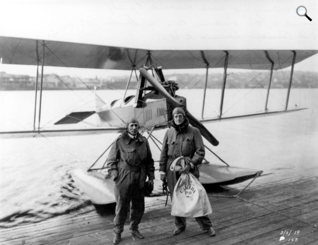 William E. Boeing repülőgép-tervező és Eddie Hubbard pilóta, Vancouver, 1919 (Fotó: The Boeing Co/washington.edu)