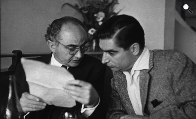 Robert Capa és Chim David Seymour, 1952 (Fotó: Henri Cartier-Bresson/Magnum Photos)