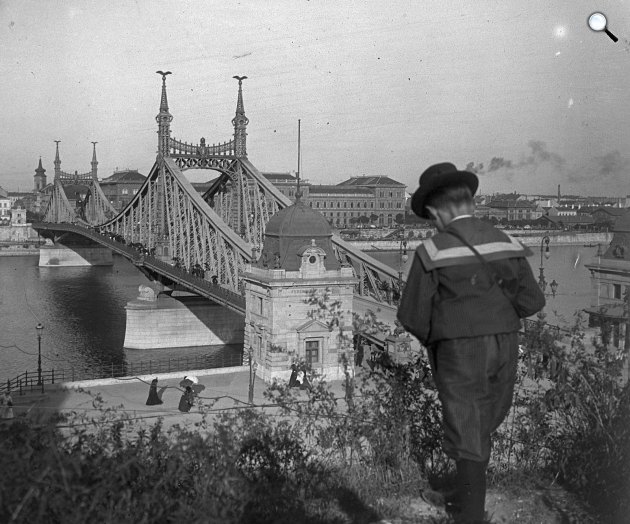 A Szabadság (Ferenc József) híd a Gellérthegyről nézve, 1900 (Fotó: Fortepan)
