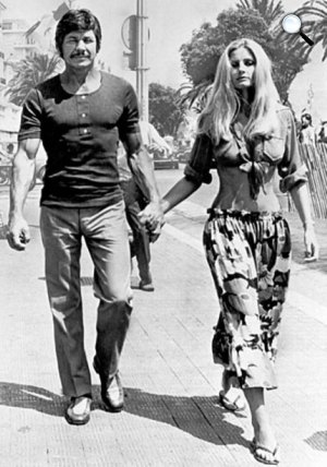 Charles Bronson feleségével, Jill Ireland színésznővel, Santa Monica, 1971 (Fotó: listal.com)