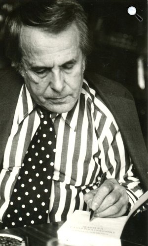 Csorba Győző (1916-1995) költő, író egy gyulai író-olvasó találkozón, 1975. május 26-án. (Fotó: Pintér László / PIM)