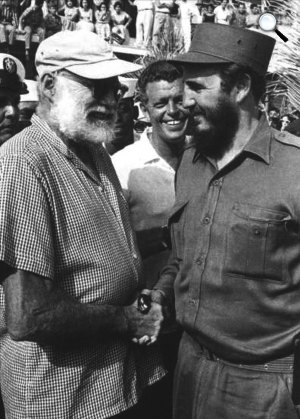 Ernest Hemingway író és Fidel Castro kommunista politikus találkozása, Kuba (Fotó: tbo.com)