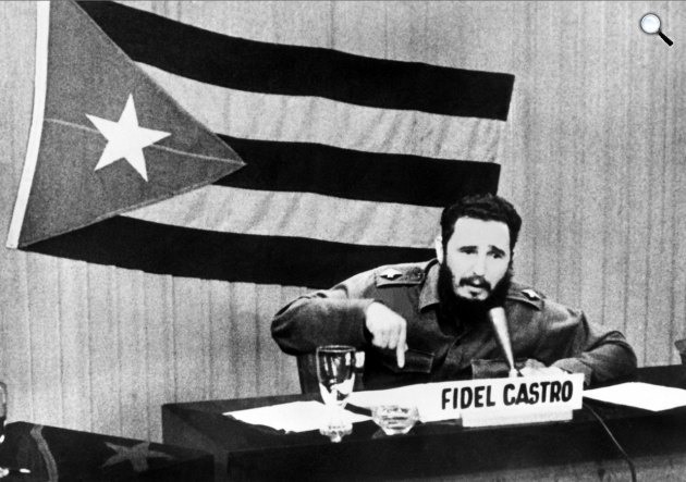 Fidel Castro (1926-2016) kommunista politikus beszédet mond a rakétaválság idején, 1962  Kuba (Fotó: Twitter)