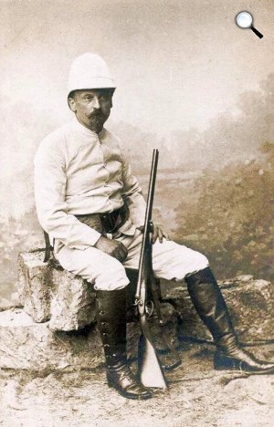 Henryk Sienkiewicz szafari ruhában, 1890 (Fotó: Juliusz Mien / Wikipédia)