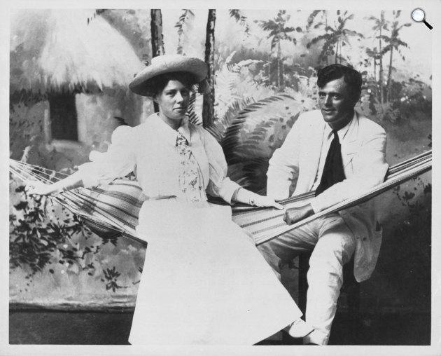 Jack London és második felesége, Charmain, Hawaii, 1916 körül (Fotó:  Hawaii State Archives)