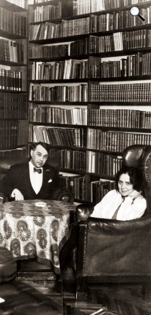 Kosztolányi Dezső és felesége Harmos Ilona budai otthonukban, 1933 (Fotó: PIM)