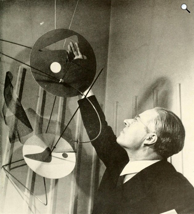 Moholy-Nagy László (1895-1946) fotográfus, képzőművész, Chicago (Fotó: guggeinheim.org)