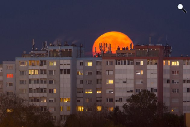 Telihold Nagykanizsa felett, 2016  (MTI Fotó: Varga György)
