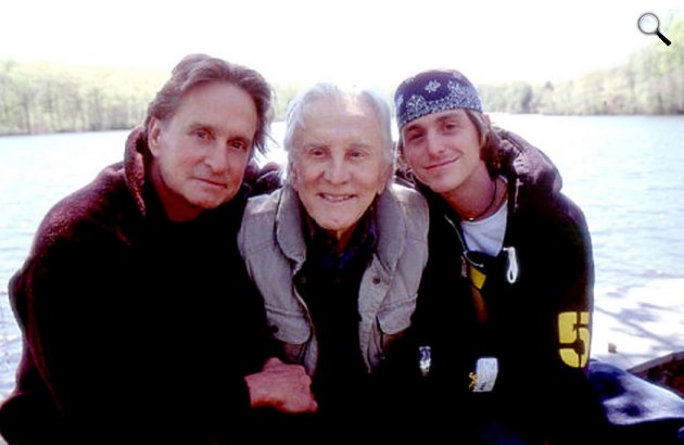 Túl nagy család - Michael Douglas, Kirk Douglas, Cameron Douglas, 2003 (Fotó: listal.com)