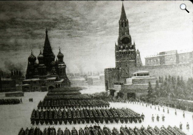 Vonuló katonák, Moszkva, 1941 (Fotó: Wikipédia)