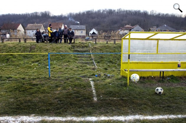 Mártonfai Dénes (Tolnai Népújság): Vidéki foci c. sorozatából - 35. Magyar Sajtófotó 