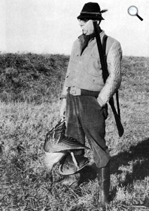 Fekete István (1900-1970) író vadászat közben (Fotó: OSZK)