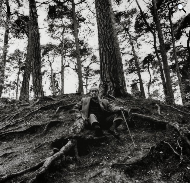 J.R.R. Tolkien (1892-1973) író, nyelvész (Forrás: tolkien.co.uk)