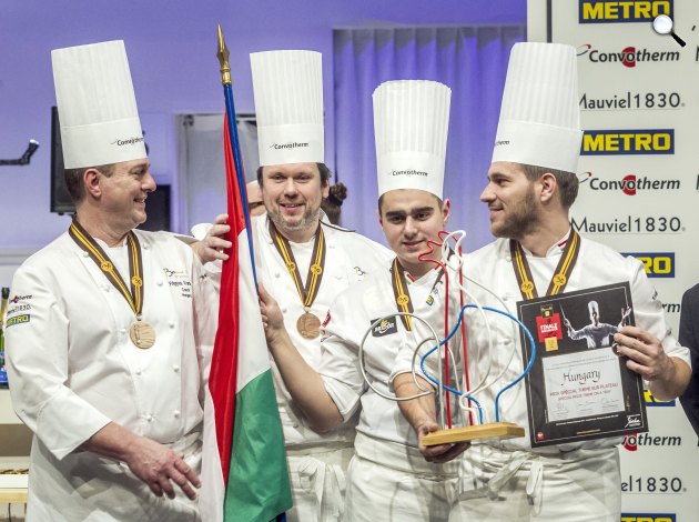 Bocuse d'Or 2017 -  Vomberg Frigyes coach, Hamvas Zoltán, a Magyar Bocuse d'Or Akadémia elnöke, Szabó Kevin commis és Széll Tamás séf (b-j) (MTI Fotó: Szigetváry Zsolt)