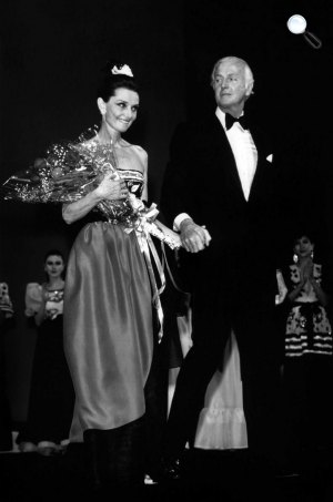 Audrey Hepburn színésznő és Hubert de Givenchy divattervező (Fotó: listal.com)