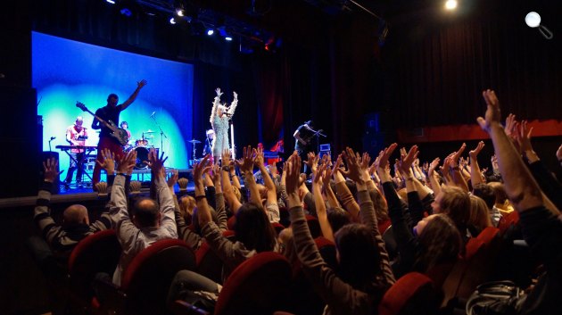 Péterfy Bori & Love Band koncertje az Óbudai Kulturális Központban, 2015 (Fotó: Kocsis László Zoltán)