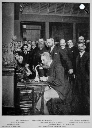 Alexander Graham Bell (1847-1922) a távbeszélő feltalálója bemutatja a telefont (Fotó: Wikipédia)