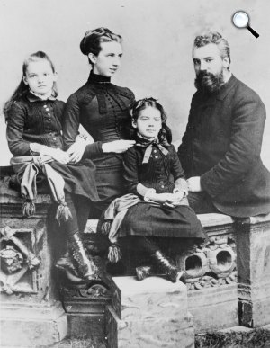 Alexander Graham Bell (1847-1922) távbeszélő feltalálója és családja (Fotó: Wikipédia)