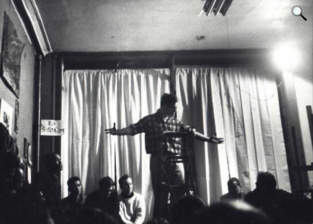 Jack Kerouac (1922-1969) író felolvasó estje, New York, 1959 (Fotó: listal.com)