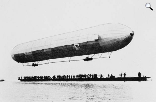 A Zeppelin LZ 1 első felemelkedése, 1900 (Fotó: Wikipédia)