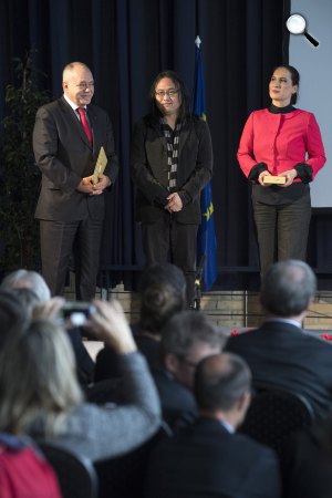 Kocsis András Sándor, a Kossuth Kiadó igazgatója, Hammerstein Judit, a Balassi Intézet főigazgatója, Jü Cö-min Magyarországon élő kínai író, novellista, műfordító ( MTI Fotó: Szigetváry Zsolt)