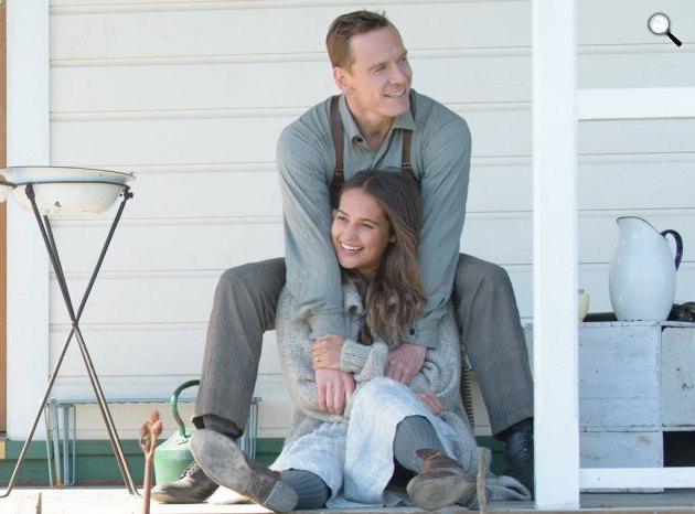 Fény az ócean felett - Alicia Vikander és Michael Fassbender, 2016 (Fotó: listal.com)