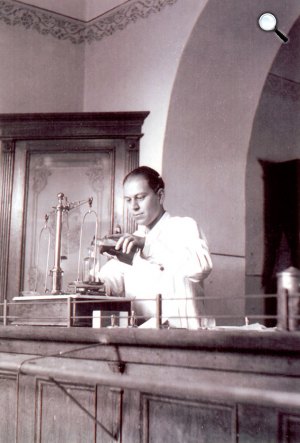 Örkény István (1912-1979) író, gyógyszerészhallgatóként (Fotó: orkenyistvan.hu)