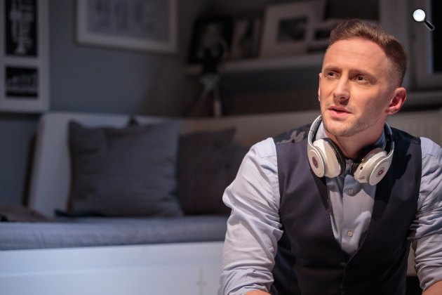 Simon Stephens: Távoli dal – Józan László, r.: Szabó István, Vígszínház, 2017 (Fotó: Dömölky Dániel)