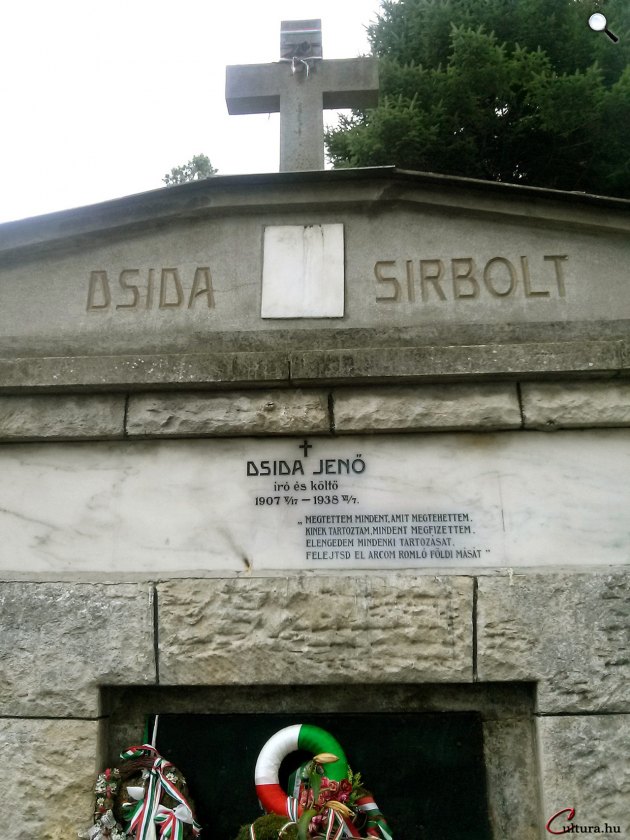 Dsida Jenő (1907-1938) költő kriptája kolozsvári, Házsongárdi temetőben (Fotó: Kibelbeck Mara / Cultura.hu)