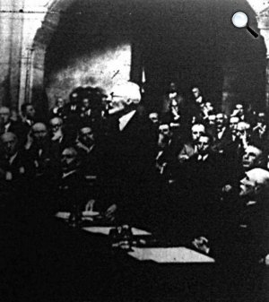 Gróf Károlyi Gyula (1871-1947) politikus bemutatkozó beszéde az országgyűlésen, 1931 (Fotó: OSZK)