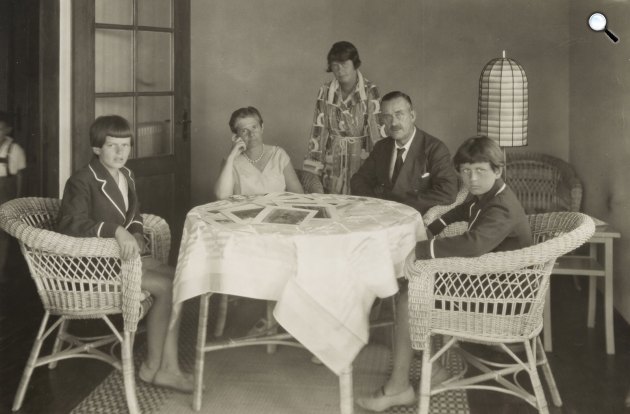 Thomas Mann Nobel-díjas író családjával, Elisabeth, Katia, Monika és Michael, 1930 (Fotó: Thomas-Mann-Archiv)