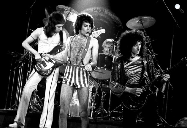 Queen - Freddie Mercury, Brian May, Roger Taylor és John Deacon A Night At The Opera turnén, 1976 (Fotó: brianmay.com)