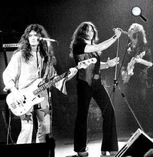 Deep Purple koncert - Glenn Hughes, David Coverdale, Ritchie Blackmore (Fotó: Pinterest)