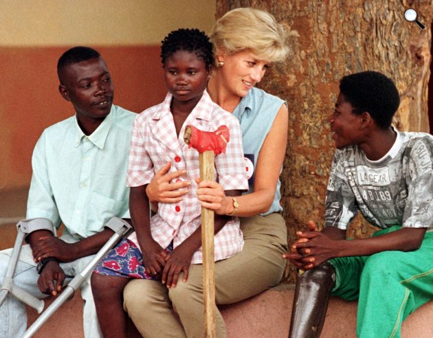 Lady Diana (1962-1992) walesi hercegnéc, az UNICEF nagyköveteként (Fotó: listal.com)