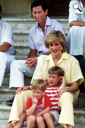 Lady Diana (1961-1992) walesi hercegné, Károly walesi herceg, Vilmos herceg és Harry herceg (Fotó: listal.com)