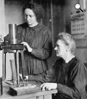 Irene Joliot-Curie Nobel-díjas francia atomfizikusnő és anyja, Marie Curie kétszeres Nobel-díjas francia vegyész és fizikus (Fotó: Wikipédia)