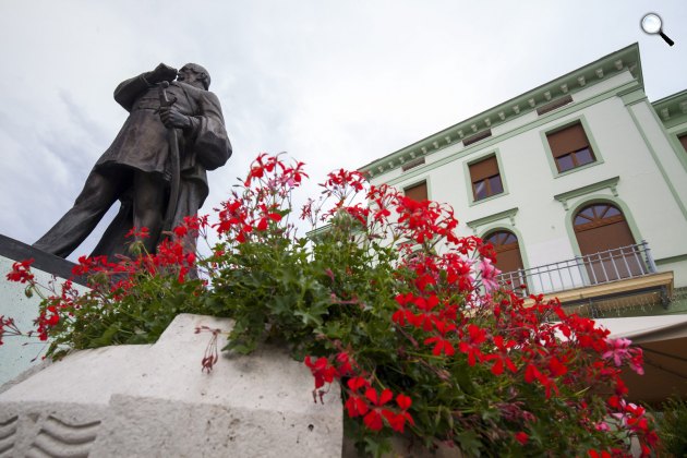 Kossuth Lajos szobra a Kossuth téren, Kaposvár főterén, 2017 (MTI Fotó: Varga György)