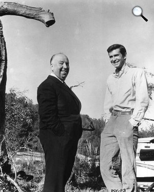 A Psycho forgatása alatt - Alfred Hitchcock rendező és Anthony Perkins színész, 1960 (Fotó: listal.com)